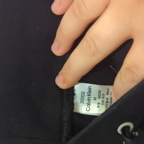 Brand new Calvin Klein print jogger size medium - Picture 3 of 3